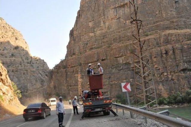 Hakkari-Çukurca Karayolunun Açılması Için Şine Dağı'na Operasyon Başlatıldı (2)