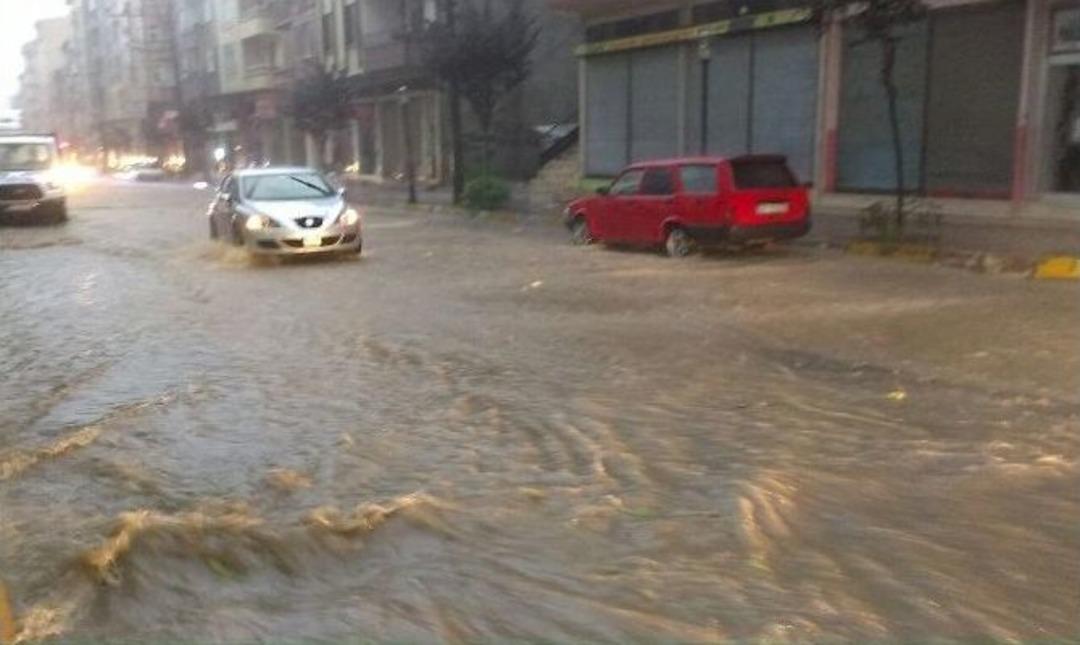 &Uuml;nye Yağmura Teslim