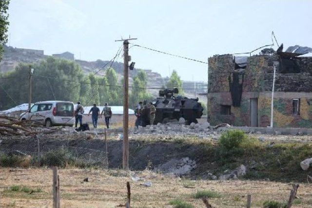 Pkk, 2 Ton Bomba Yüklü Traktörle Karakola Intihar Saldırısı Düzenledi: 2 Şehit, 24 Yaralı