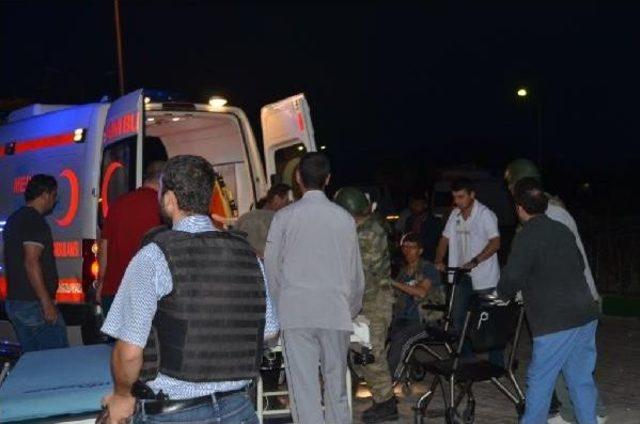 Pkk, 2 Ton Bomba Yüklü Traktörle Karakola Intihar Saldırısı Düzenledi: 2 Şehit, 24 Yaralı / Ek Fotoğraflar
