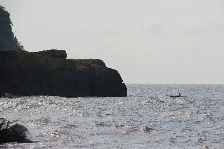 Kayalıklarda Mahsur Kalan Aile Kurtarılmayı Bekliyor G1