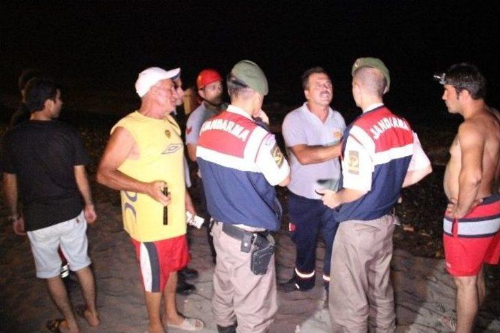 Kayalıklarda Mahsur Kalan Aile Kurtarılmayı Bekliyor G3