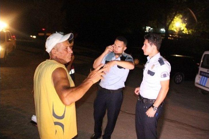 Kayalıklarda Mahsur Kalan Aile Kurtarılmayı Bekliyor G5