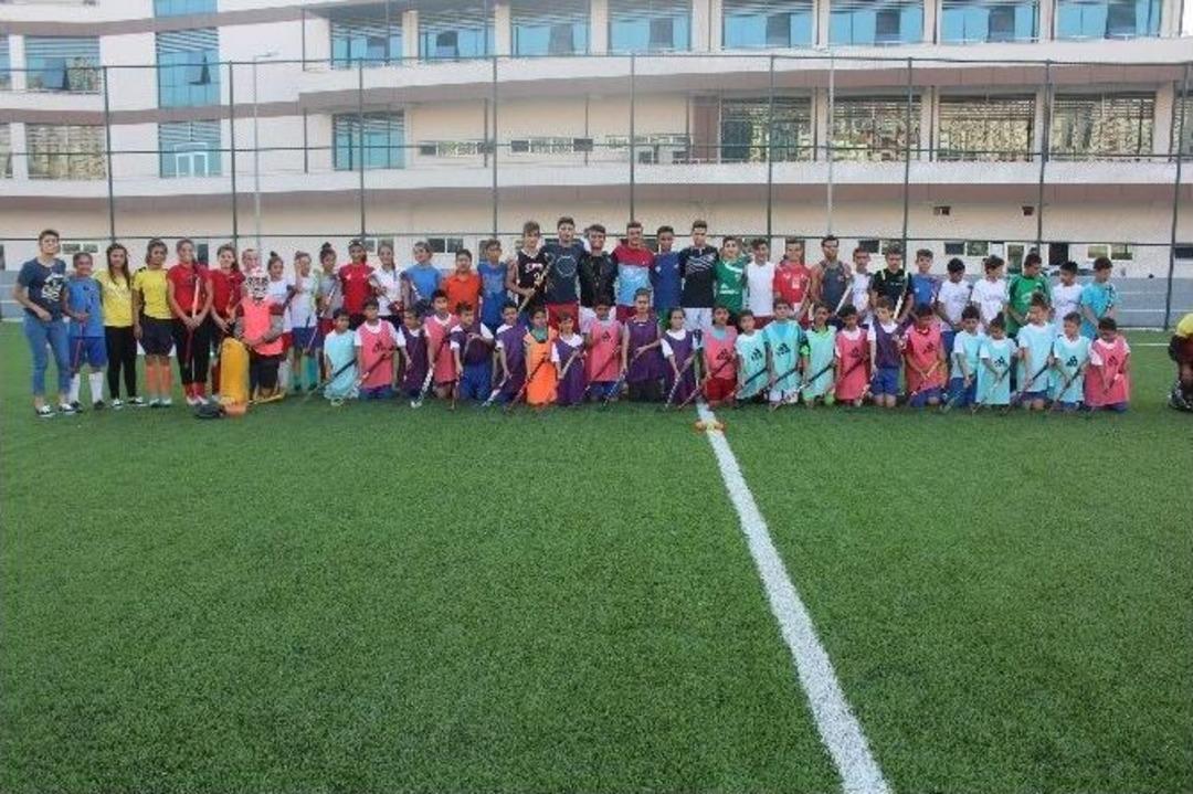 Evlerinden Milli Takıma