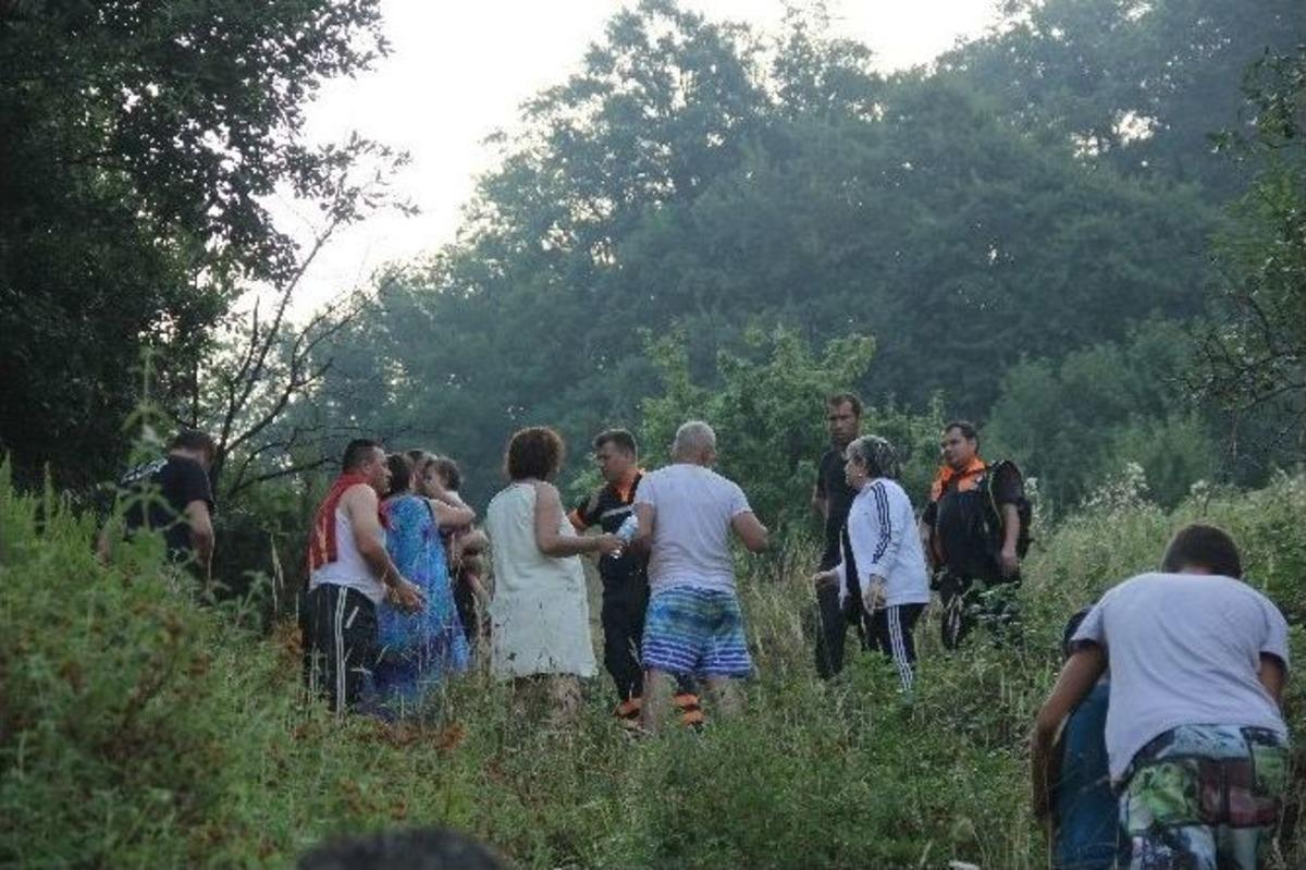 Bartın&rsquo;da Koyda Mahsur Kalan 14 Kişi Kurtarıldı