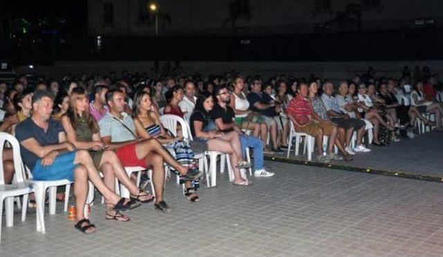 B&uuml;lent Orta&ccedil;gil Ve Birsen Tezer, Didim de Aynı Sahneyi Paylaştı 2