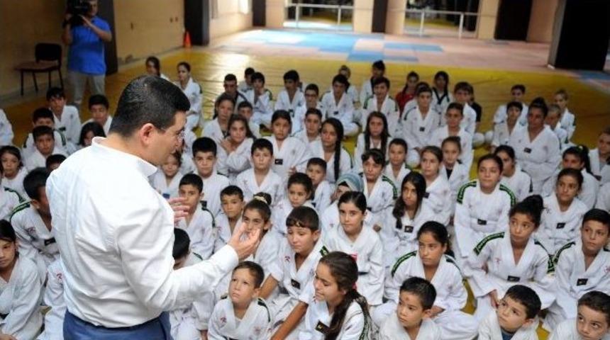 Kepez Belediyesi&rsquo;nden 3 Bin &Ouml;ğrenciye Spor