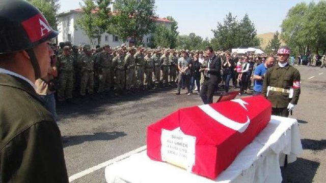Şehit Uzman Çavuş Ali Gökçe'nin Cenazesinde Gözyaşı Sel Oldu