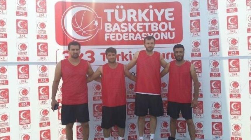 Hakkari Siyabo Zagreb Basketbol Takımı Zafere Koşuyor