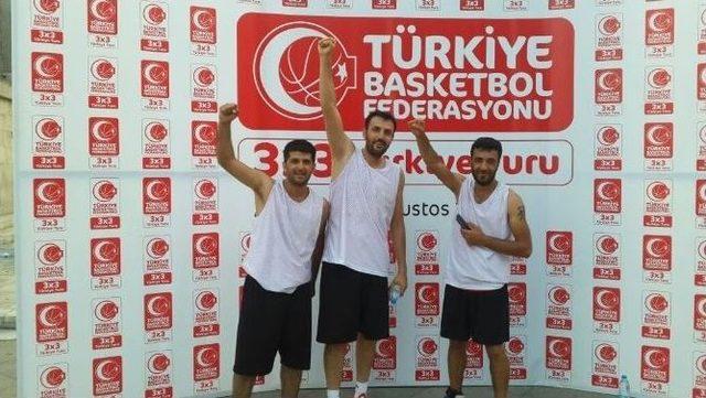 Hakkari Siyabo Zagreb Basketbol Takımı Zafere Koşuyor