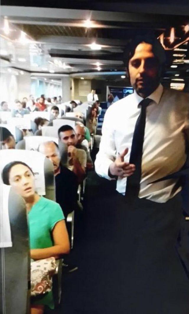 Feribotta Yavru Kedi Tartışması, İdo G&ouml;revlisine Alkışlı Protesto 1