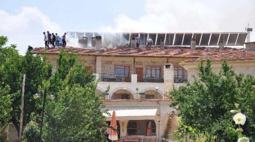 Otelde &Ccedil;ıkan Yangın Paniğe Yol A&ccedil;tı