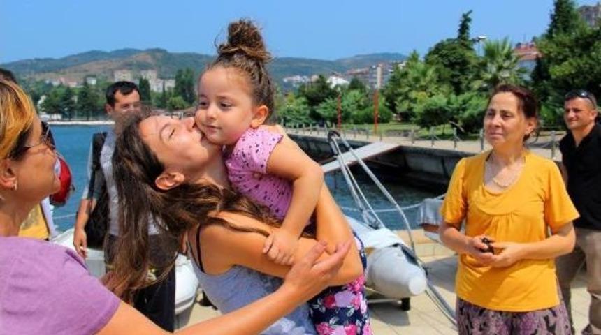 Kayalıklarda Mahsur Kalan 1'i &Ccedil;ocuk, 4 Kişi Kurtarıldı