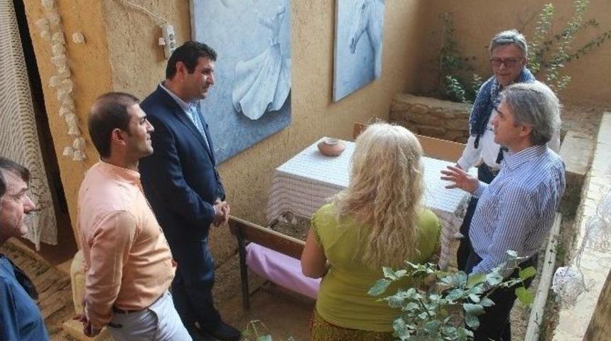 Beyoğlu Belediye Başkanı Demircan Sonsuz Ş&uuml;kran K&ouml;y&uuml;n&uuml; Ziyaret Etti