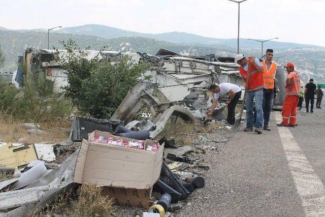 Başbakanlığa Ait Otob&uuml;s Devrildi: 3 Yaralı 1