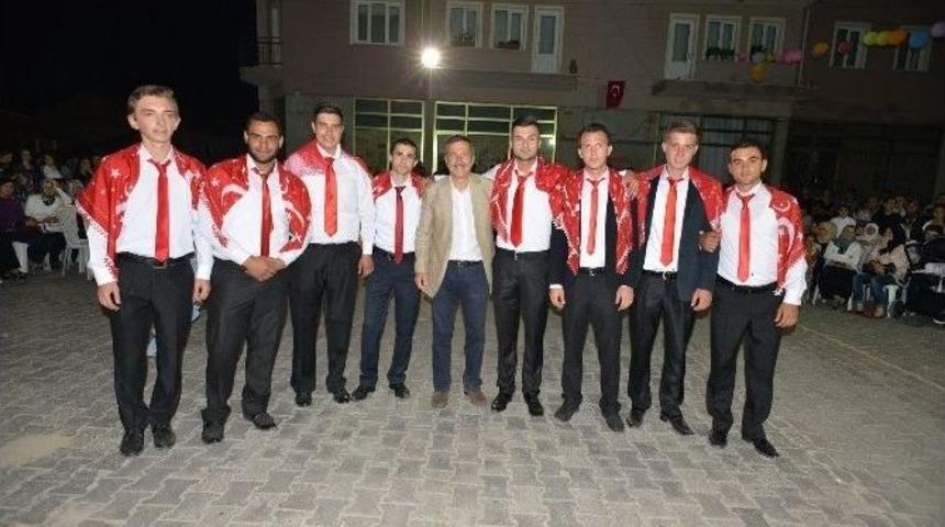 Ata&ccedil;, Kınalı Kuzuları Askere Uğurladı