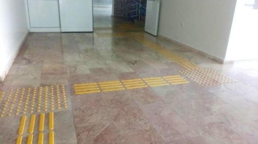 Alaplı H&uuml;kumet Konağına G&ouml;rme Engelliler İ&ccedil;in Y&uuml;r&uuml;me Yolu