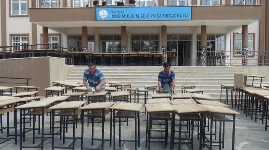 Bin Adet Sırayı D&ouml;rd&uuml;nc&uuml; Kattan İndirip Kendi &Ccedil;abalarıyla Onardılar