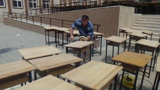 Bin Adet Sırayı Dördüncü Kattan İndirip Kendi Çabalarıyla Onardılar