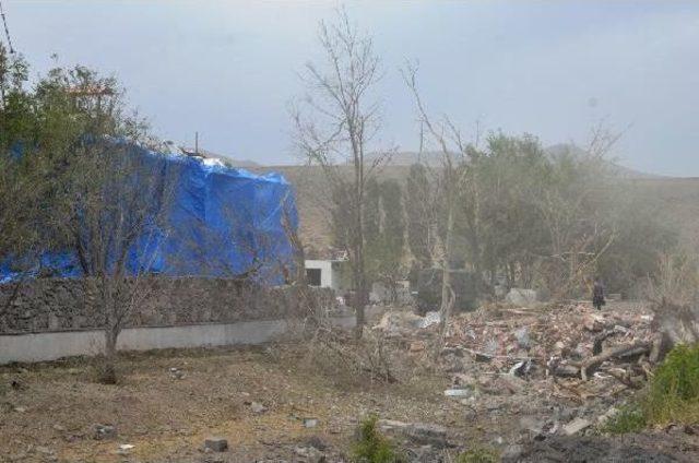 Pkk, 2 Ton Bomba Yüklü Traktörle Karakola Saldırdı: 2 Şehit, 31 Yaralı (5)