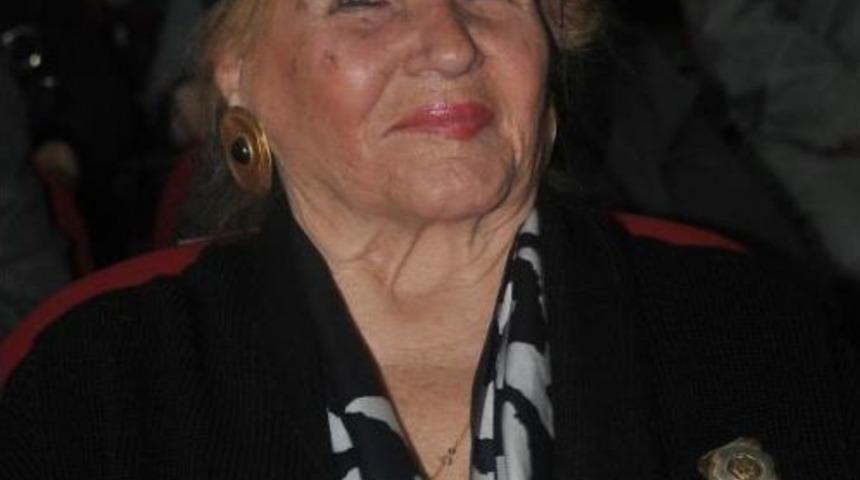 89 Yaşındaki Modacı Z&uuml;hal Yorgancıoğlu'nun Bacağı Kırıldı