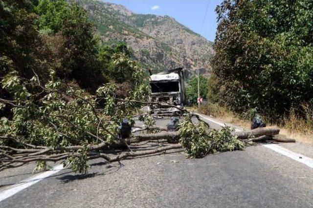 Tunceli-Erzincan Karayolu 3 Gündür Kapalı