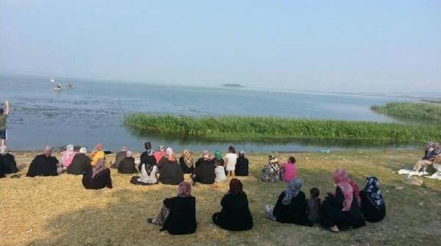 Satılığa &Ccedil;ıkardığı Adayı G&ouml;stermekten D&ouml;nerken Uluabat G&ouml;l&uuml;&rsquo;Nde Boğuldu