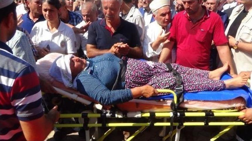 Şehit Oğlunu Sedyede Uğurladı