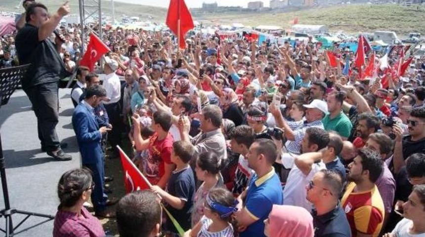 İsmail T&uuml;r&uuml;t, Erciyes T&uuml;rk Kurultayı&rsquo;Nda T&uuml;rk&uuml; Okudu