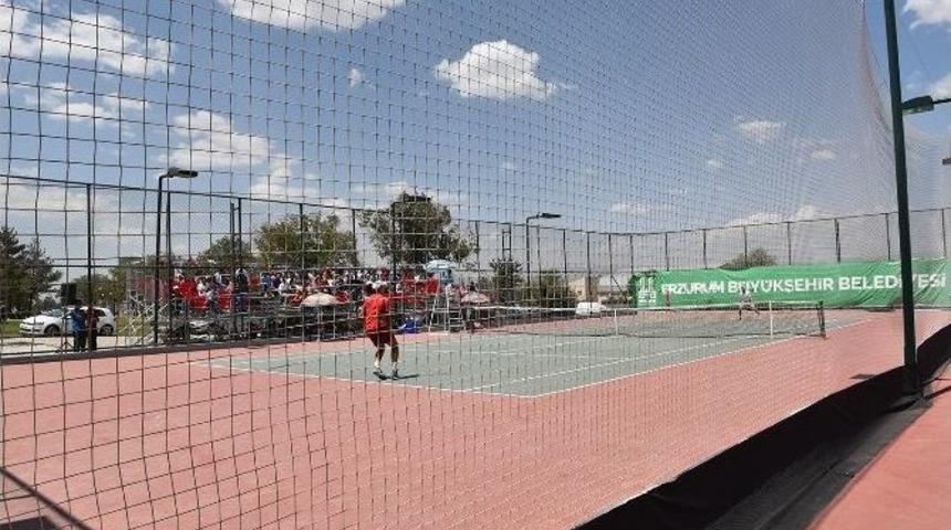 Kardelen Cup Uluslararası Tenis Turnuvası&rsquo;nda Zafer Igoshın&rsquo;in