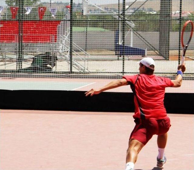 Kardelen Cup Uluslararası Tenis Turnuvası&rsquo;nda Zafer Igoshın&rsquo;in 1