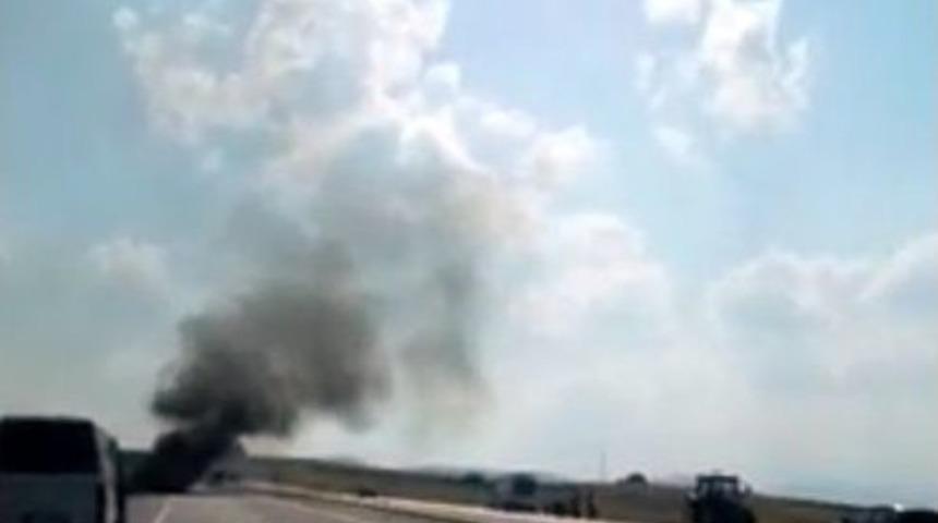 Ev Eşyası Y&uuml;kl&uuml; Kamyon Alev Alev Yandı