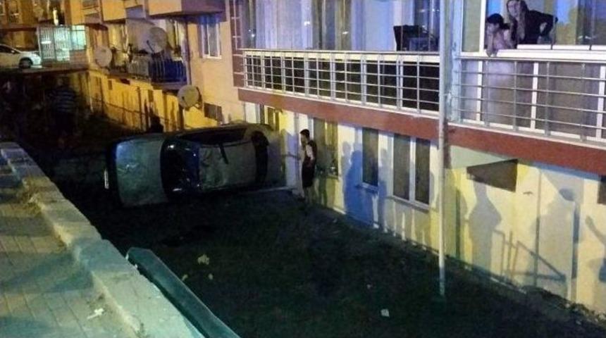 Otomobil Evin Bah&ccedil;esine U&ccedil;tu