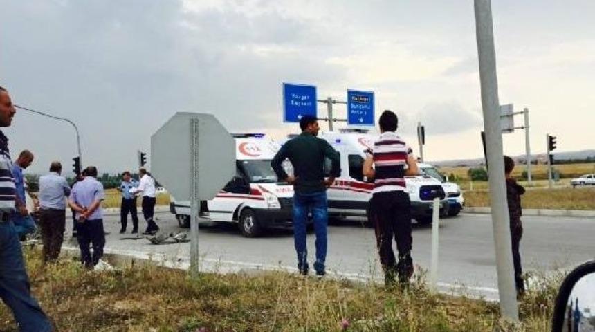 Mhp'li Eski Milletveki Kazada &Ouml;ld&uuml;, Eşi  Ağır Yaralandı