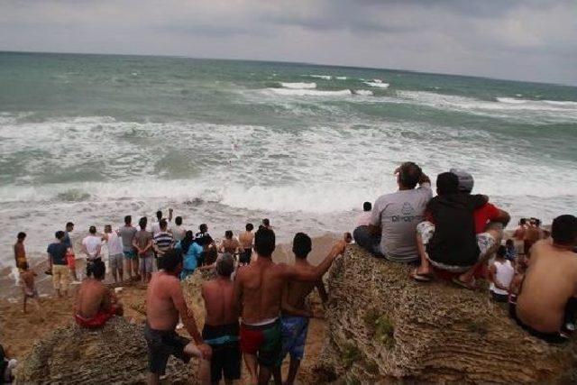 Şile'de 3 Kişi Boğuldu, 2 Kişi Denizde Kayıp
