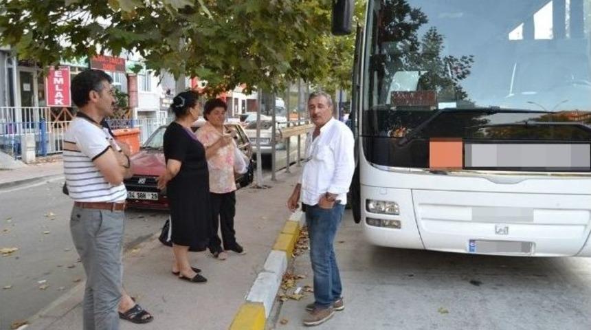Otob&uuml;s Arıza Yaptı, 40 Yolcu Sabaha Kadar Bekledi