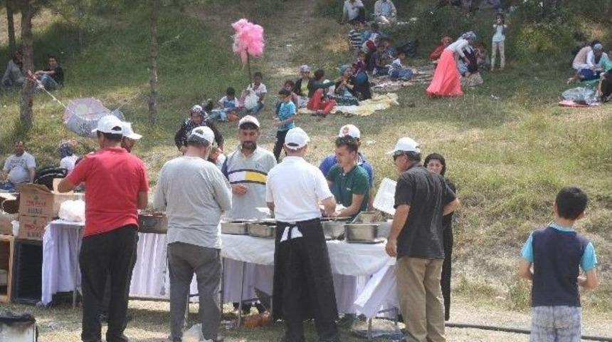 Yardıma Muhta&ccedil; Aileler Piknikte Bir Araya Geldi