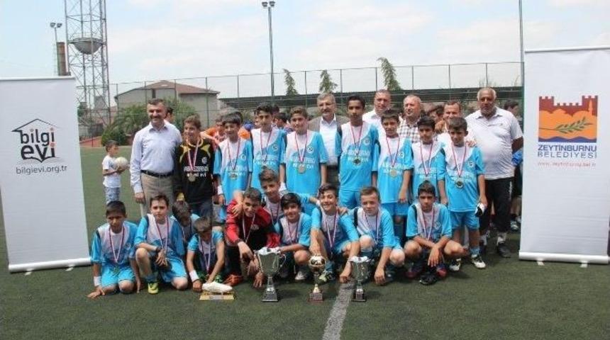 Şampiyonluk M&uuml;cadelesinde Dostluk Kazandı