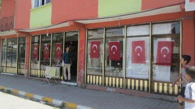Binbaşı Kulaksız'ın Ardından Muş Ve Sungu Beldesi Bayraklarla Donatıldı