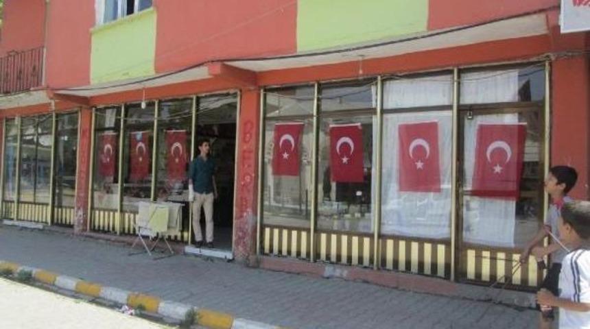 Binbaşı Kulaksız'ın Ardından Muş Ve Sungu Beldesi Bayraklarla Donatıldı