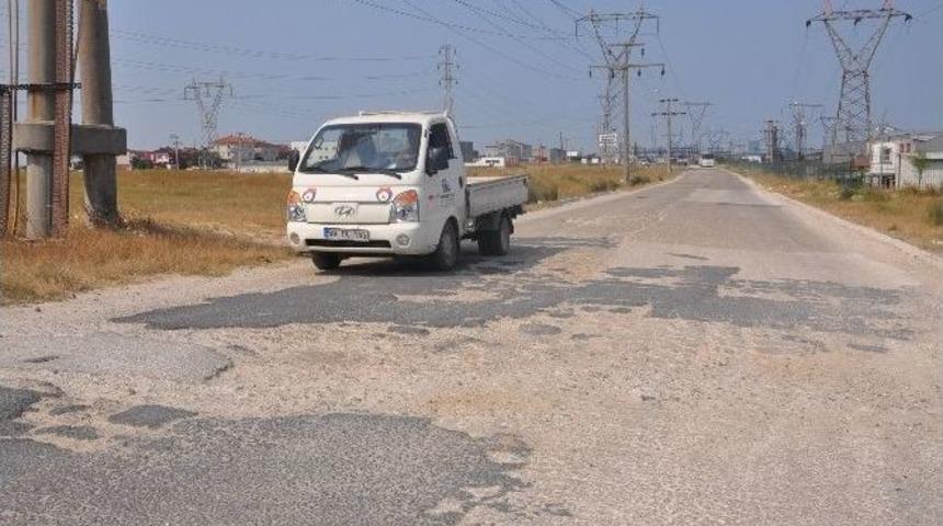 Karaağa&ccedil;- Velik&ouml;y Yolu S&uuml;r&uuml;c&uuml;lerin Kabusu Oldu