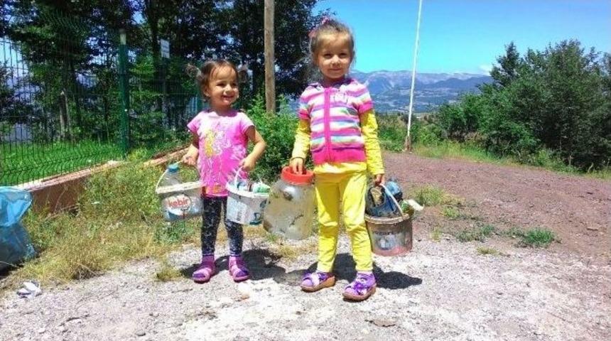 El Ele Verip K&ouml;ylerini Temizlediler