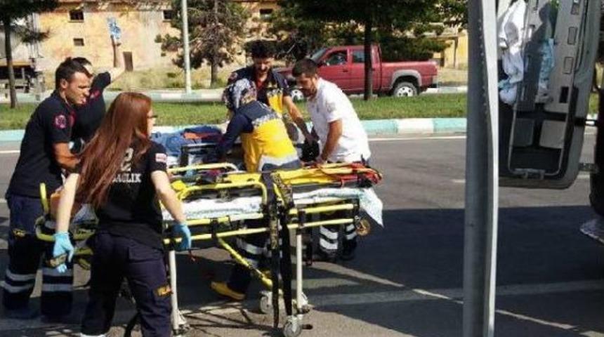 Hasta Almaya Giden Ambulansın &Ccedil;arptığı Bisikletli &Ouml;ld&uuml;