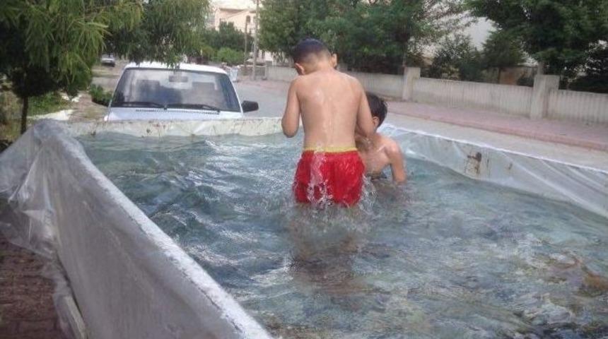 Kamyonet Kasasını Havuza &Ccedil;evirdi