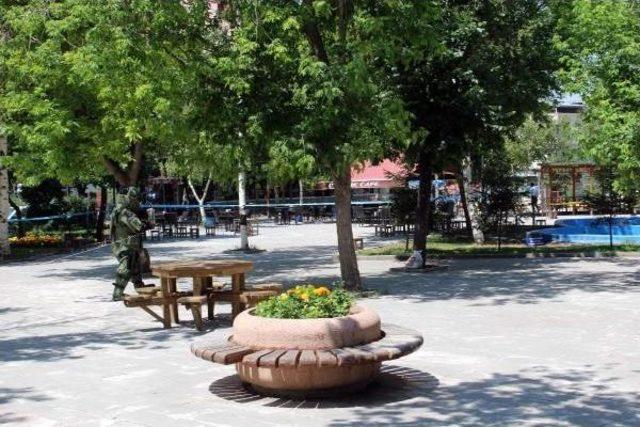 Parktaki Ş&uuml;pheli Poşetten &Ccedil;im Tohumu &Ccedil;ıktı 2