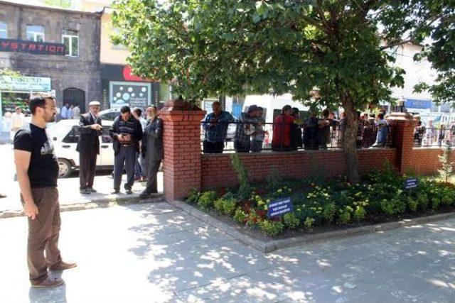 Parktaki Ş&uuml;pheli Poşetten &Ccedil;im Tohumu &Ccedil;ıktı 3