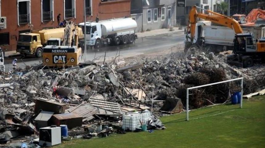 Alsancak Stadının Yıkım &Ccedil;alışmaları S&uuml;r&uuml;yor