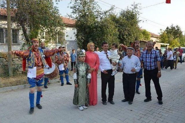 Başkan Kalın, Vatandaşları İyi Ve Kötü Günlerinde Yalnız Bırakmıyor