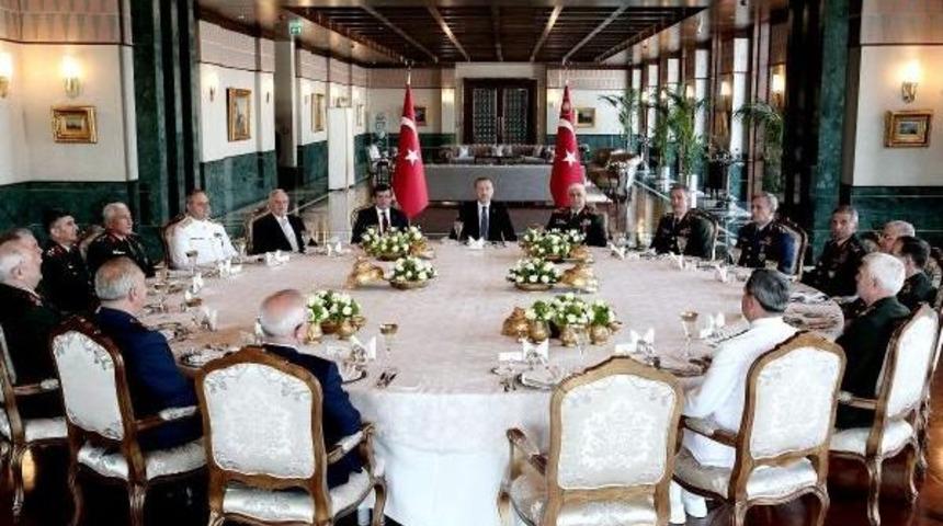 Yaş &Uuml;yeleri, Cumhurbaşkanı K&uuml;lliyesi'ndeki &Ouml;ğle Yemeğine Katıldı