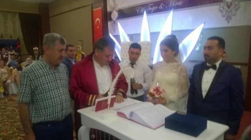 Mira&ccedil; G&ouml;&ccedil;mez Bekarlığa Veda Etti